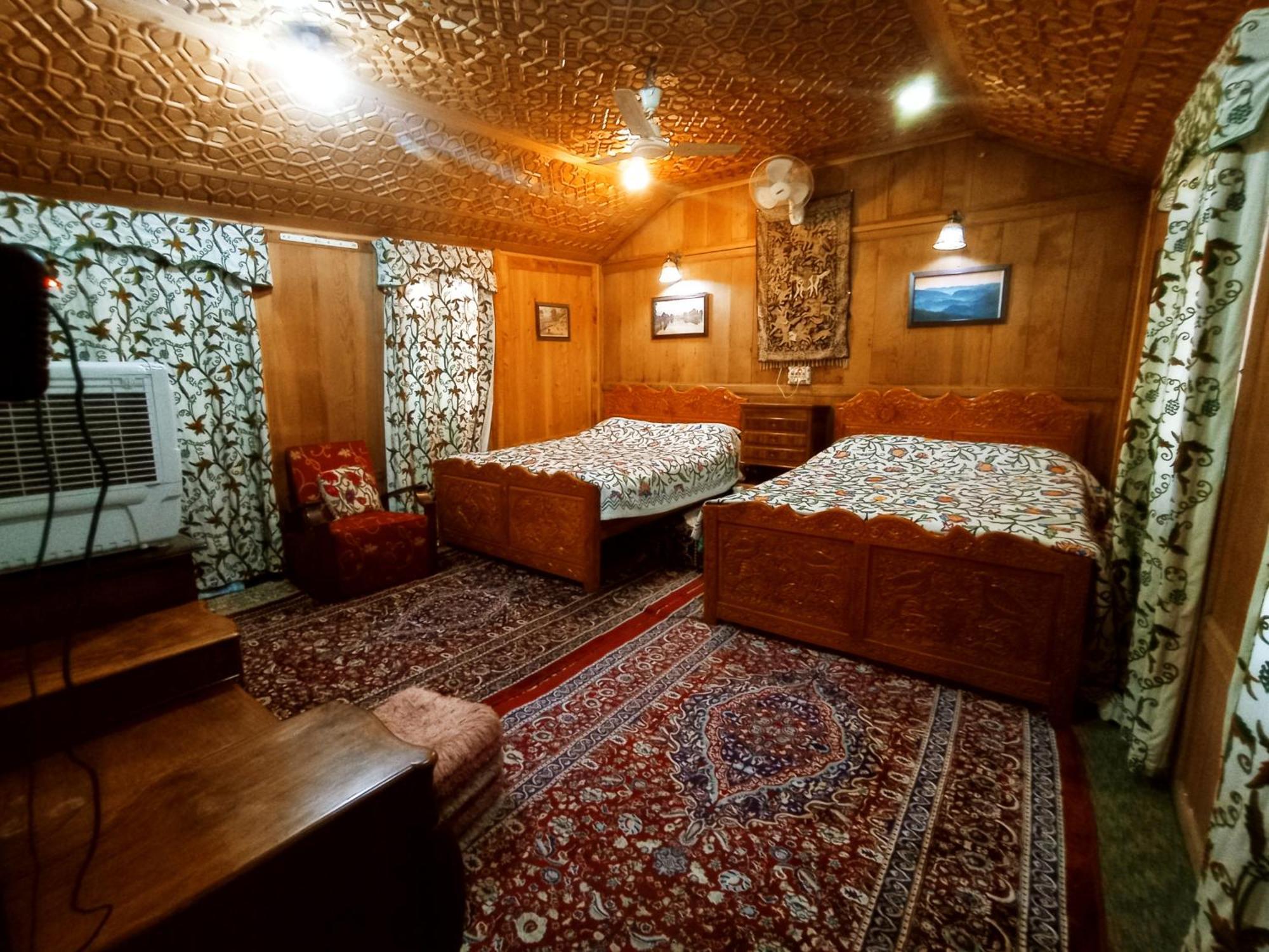 Merry Dawn Houseboat Srīnagar 외부 사진